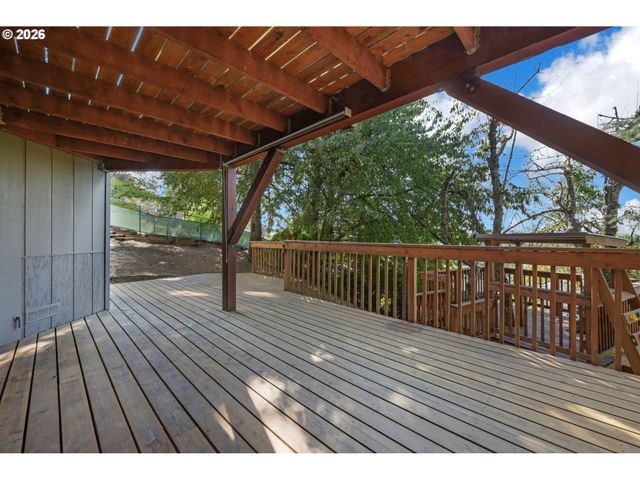 952 SUMMIT Blvd, Springfield, OR 97477