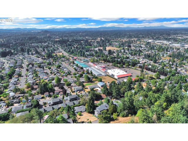 952 SUMMIT Blvd, Springfield, OR 97477