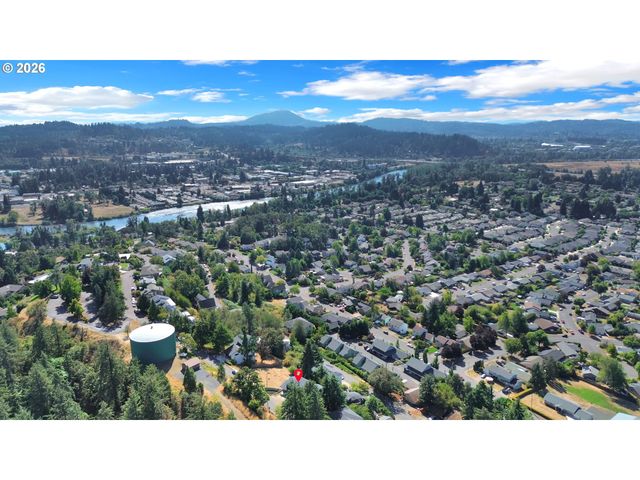 952 SUMMIT Blvd, Springfield, OR 97477