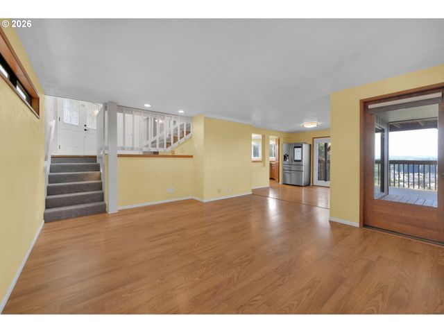 952 SUMMIT Blvd, Springfield, OR 97477