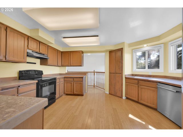 952 SUMMIT Blvd, Springfield, OR 97477