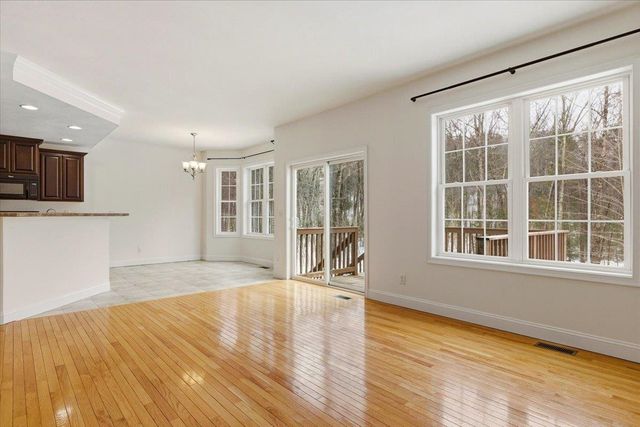 11 Gable Drive, Epping, NH 03042