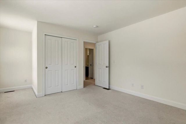 11 Gable Drive, Epping, NH 03042