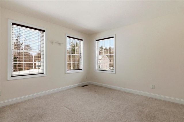 11 Gable Drive, Epping, NH 03042