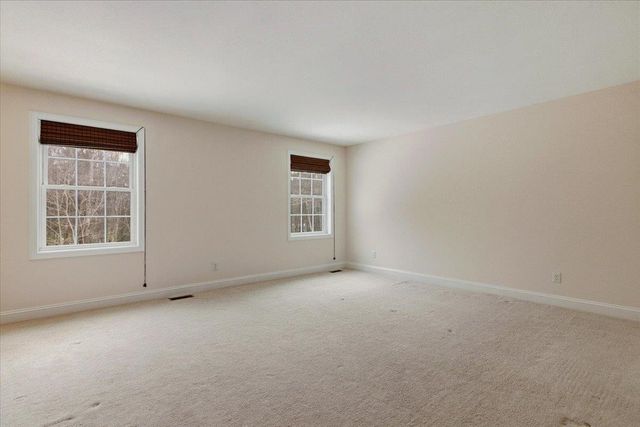 11 Gable Drive, Epping, NH 03042