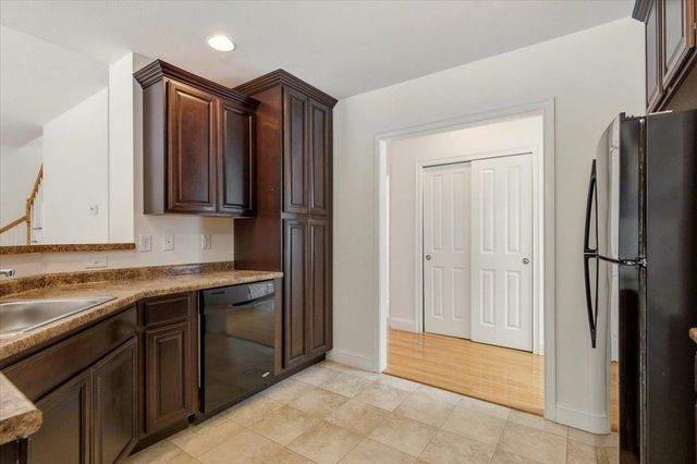 11 Gable Drive, Epping, NH 03042