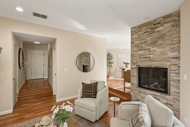 227 Ada Avenue M, Mountain View, CA 94043