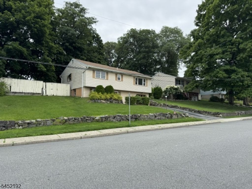 20 Pearl Pl, Butler Boro, NJ 07405
