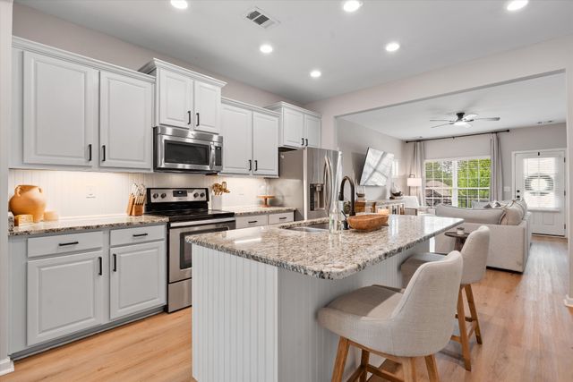 2425 Duxbury Dr, Columbia, TN 38401