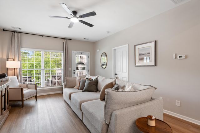 2425 Duxbury Dr, Columbia, TN 38401