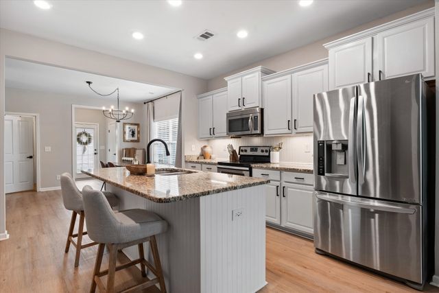 2425 Duxbury Dr, Columbia, TN 38401