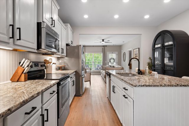 2425 Duxbury Dr, Columbia, TN 38401