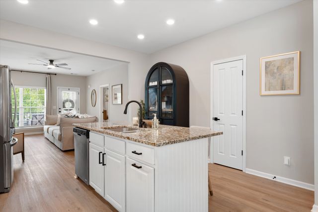 2425 Duxbury Dr, Columbia, TN 38401