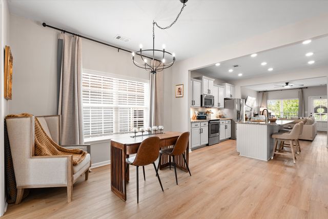 2425 Duxbury Dr, Columbia, TN 38401