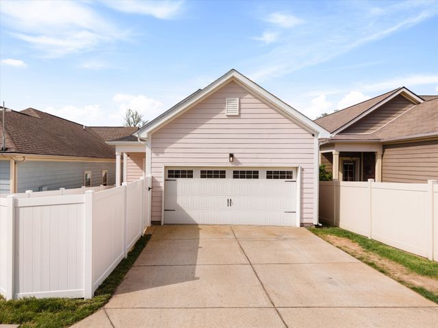 2425 Duxbury Dr, Columbia, TN 38401