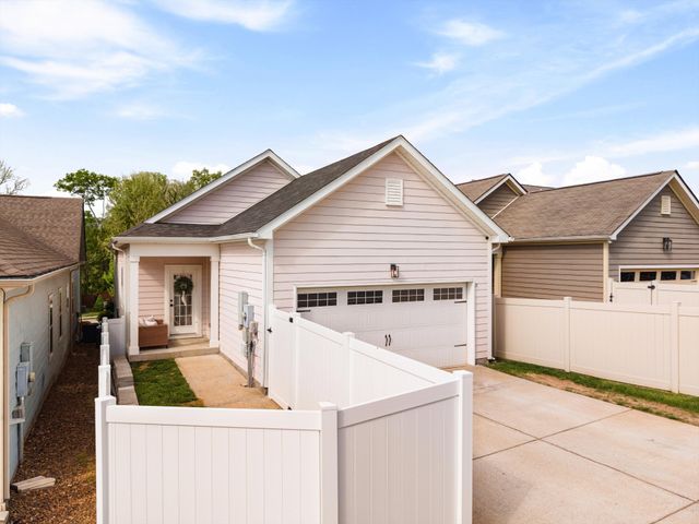 2425 Duxbury Dr, Columbia, TN 38401