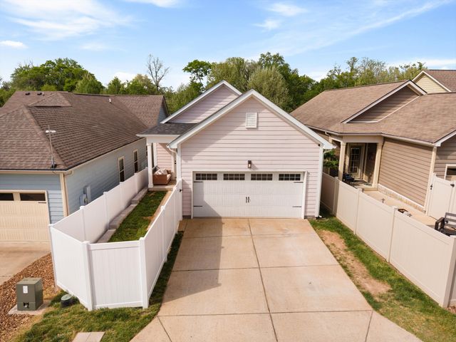 2425 Duxbury Dr, Columbia, TN 38401