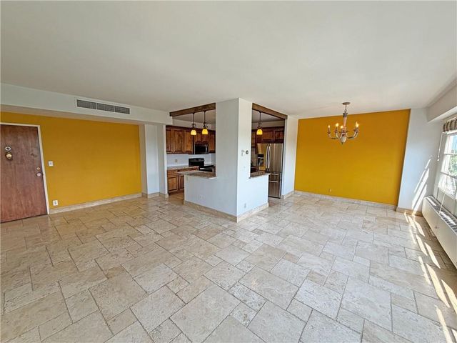 333 W Meyer Boulevard 1215, Kansas City, MO 64113
