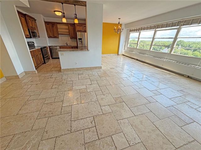 333 W Meyer Boulevard 1215, Kansas City, MO 64113