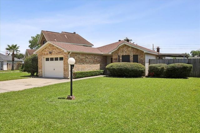 2705 Terrace Circle, Orange, TX 77630