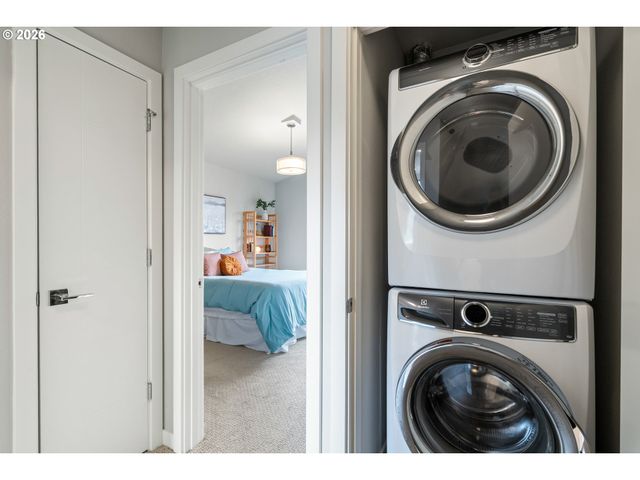 967 N KILLINGSWORTH Ct, Portland, OR 97217