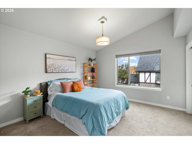 967 N KILLINGSWORTH Ct, Portland, OR 97217