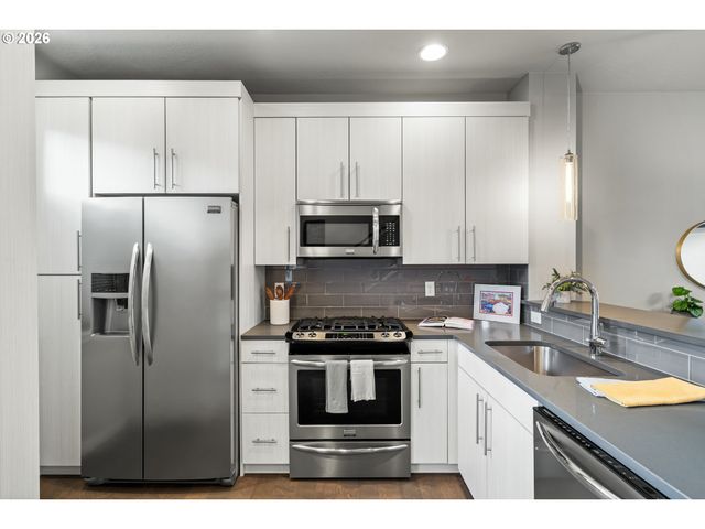 967 N KILLINGSWORTH Ct, Portland, OR 97217
