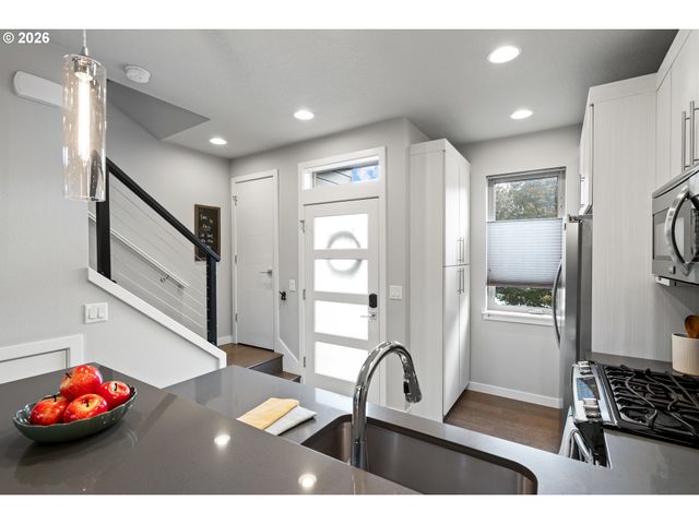 967 N KILLINGSWORTH Ct, Portland, OR 97217