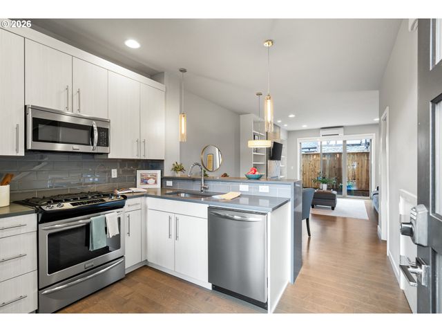 967 N KILLINGSWORTH Ct, Portland, OR 97217