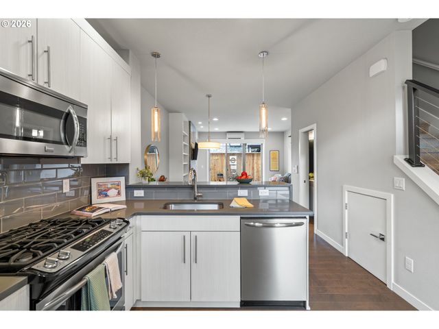967 N KILLINGSWORTH Ct, Portland, OR 97217