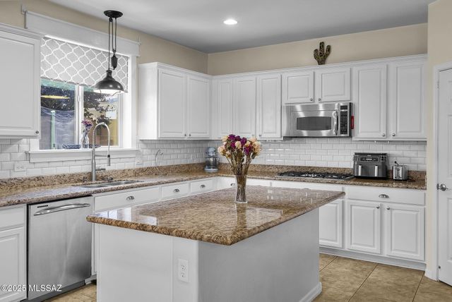 717 W Calle Canto Sereno, Sahuarita, AZ 85629