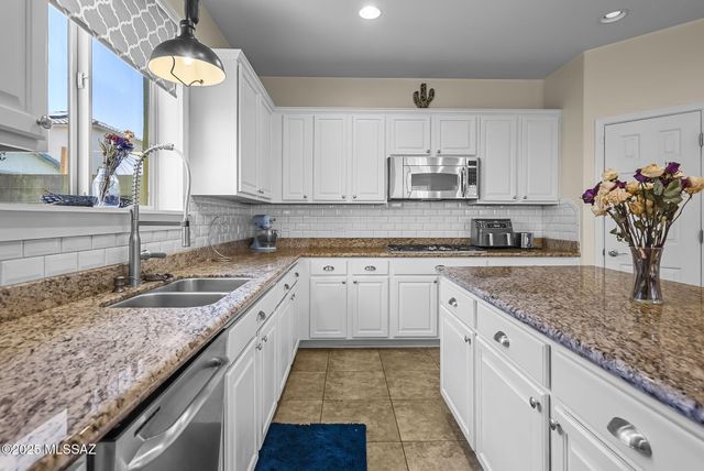 717 W Calle Canto Sereno, Sahuarita, AZ 85629