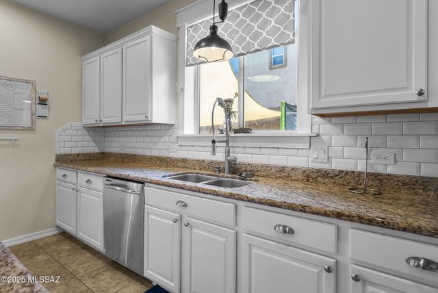 717 W Calle Canto Sereno, Sahuarita, AZ 85629