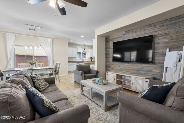 717 W Calle Canto Sereno, Sahuarita, AZ 85629