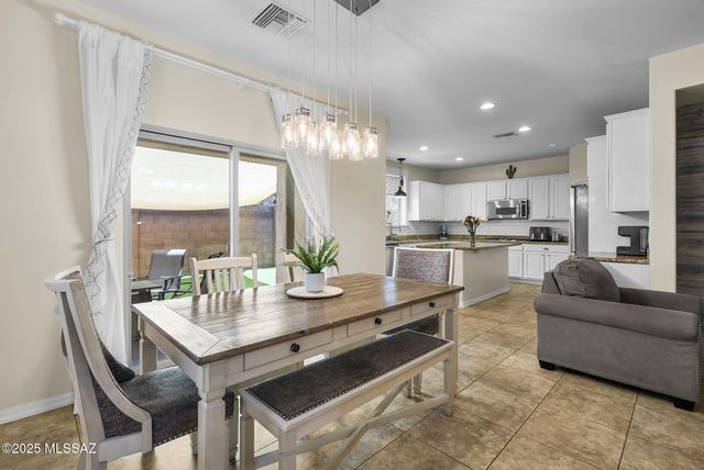 717 W Calle Canto Sereno, Sahuarita, AZ 85629