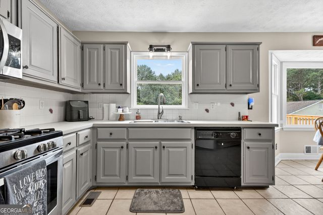136 Thicket Trail, Mcdonough, GA 30252