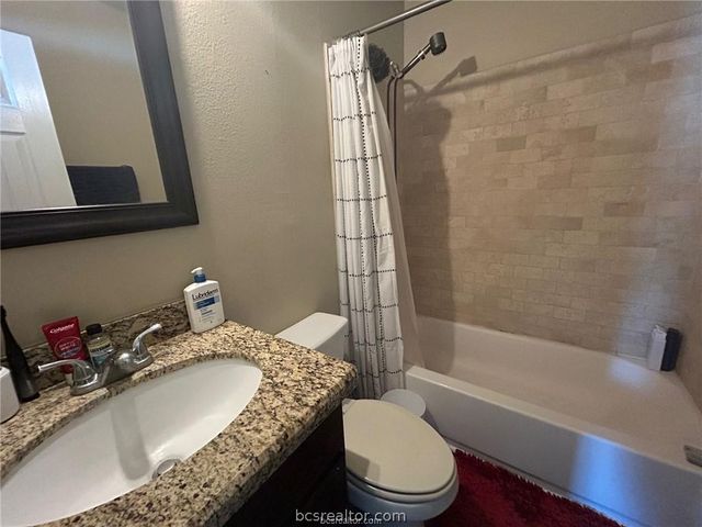 305 Ehlinger Drive D, Bryan, TX 77801