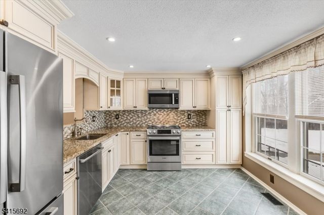 68 Constitution Way, Franklin Boro, NJ 07416