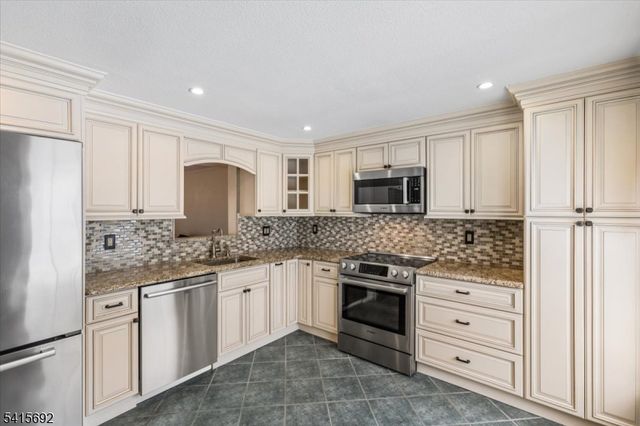 68 Constitution Way, Franklin Boro, NJ 07416