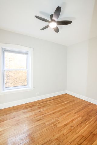 5338 W Montrose Avenue, Chicago, IL 60641