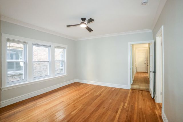 5338 W Montrose Avenue, Chicago, IL 60641