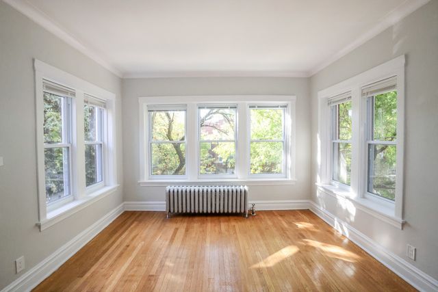 5338 W Montrose Avenue, Chicago, IL 60641