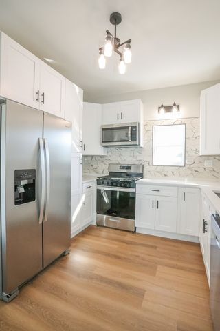 5338 W Montrose Avenue, Chicago, IL 60641