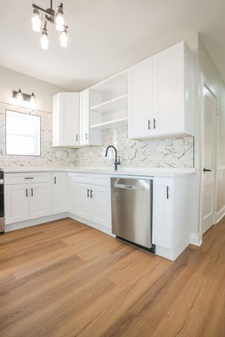 5338 W Montrose Avenue, Chicago, IL 60641