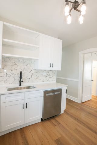 5338 W Montrose Avenue, Chicago, IL 60641