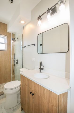 5338 W Montrose Avenue, Chicago, IL 60641
