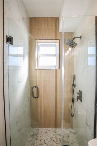 5338 W Montrose Avenue, Chicago, IL 60641