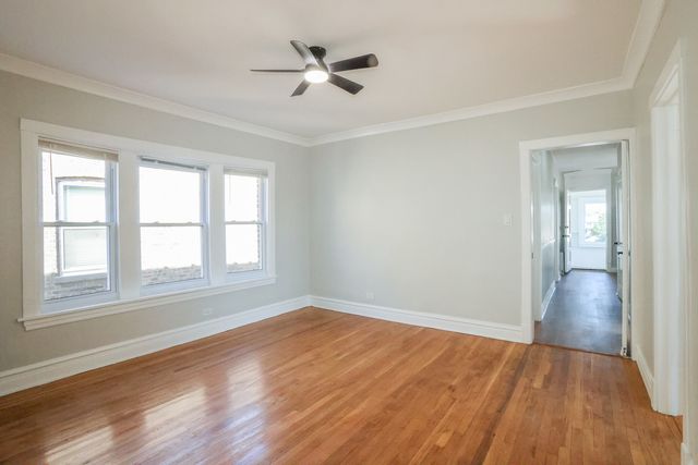 5338 W Montrose Avenue, Chicago, IL 60641