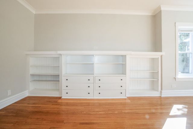 5338 W Montrose Avenue, Chicago, IL 60641