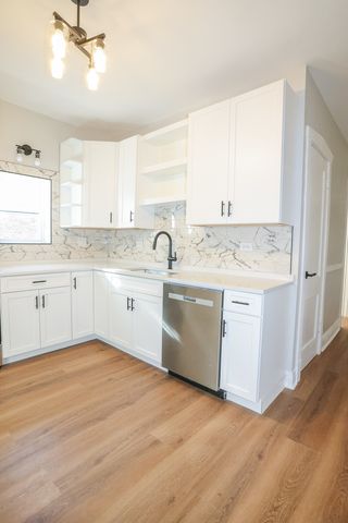 5338 W Montrose Avenue, Chicago, IL 60641